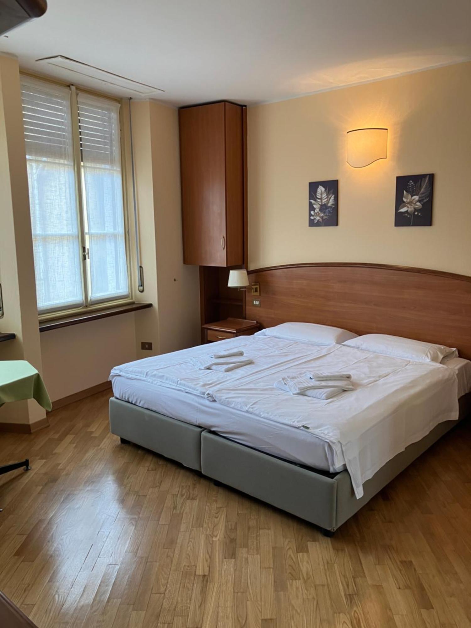 Hotel Saini With Air Conditioning Stresa