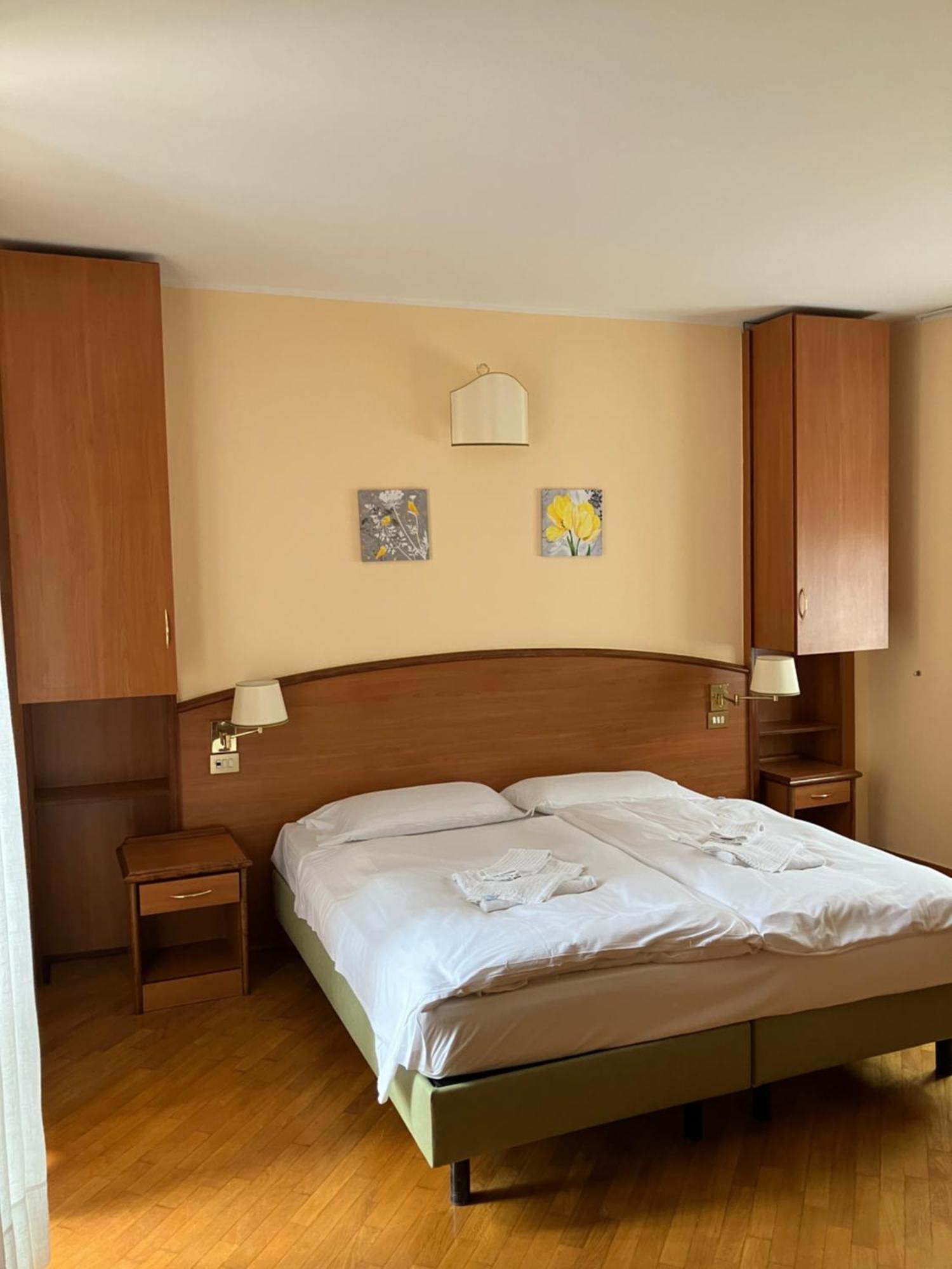 Saini Hotel 3*